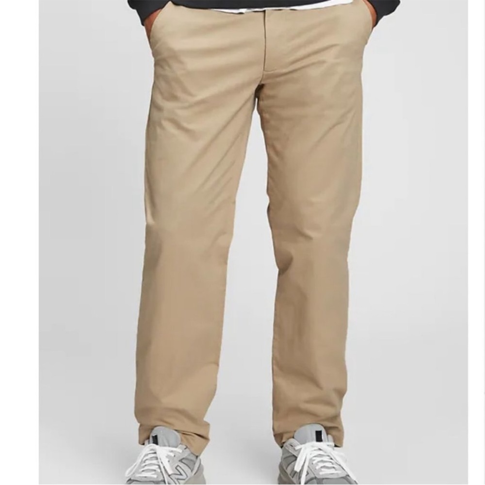 Men's Gap Relaxed Khaki Pants new in packaging with tags